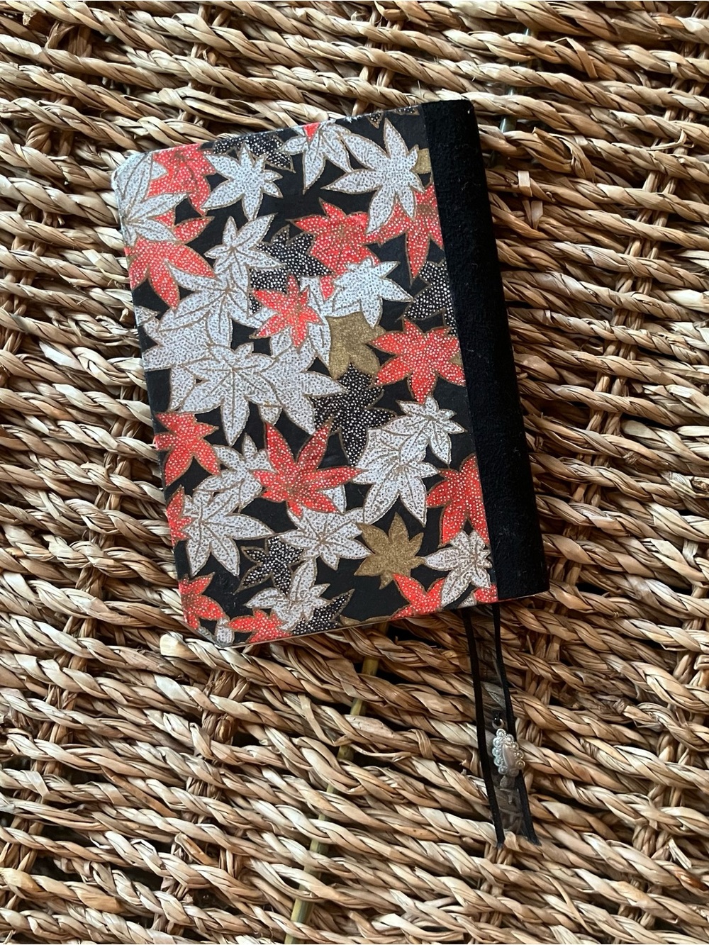 Leaf Pattern Small Notebook with Hand Design - Picture 2 of 3